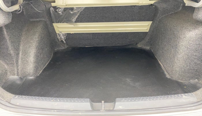 2012 Volkswagen Vento HIGHLINE DIESEL 1.6, Diesel, Manual, 78,935 km, Boot Inside