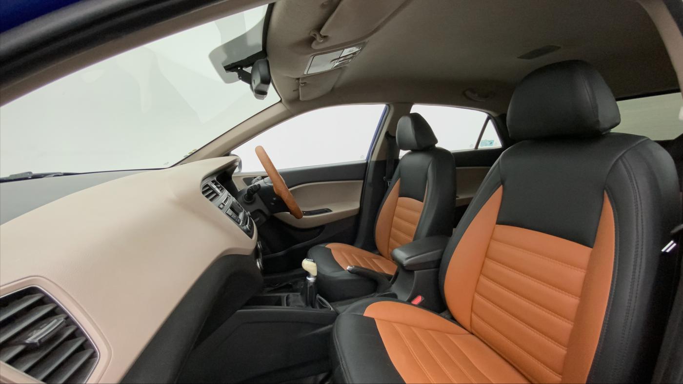 2014 Hyundai Elite i20 SPORTZ 1.2, CNG, Manual, 97,917 km, Right Side Front Door Cabin