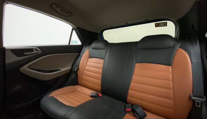 2014 Hyundai Elite i20 SPORTZ 1.2, CNG, Manual, 97,917 km, Right Side Rear Door Cabin