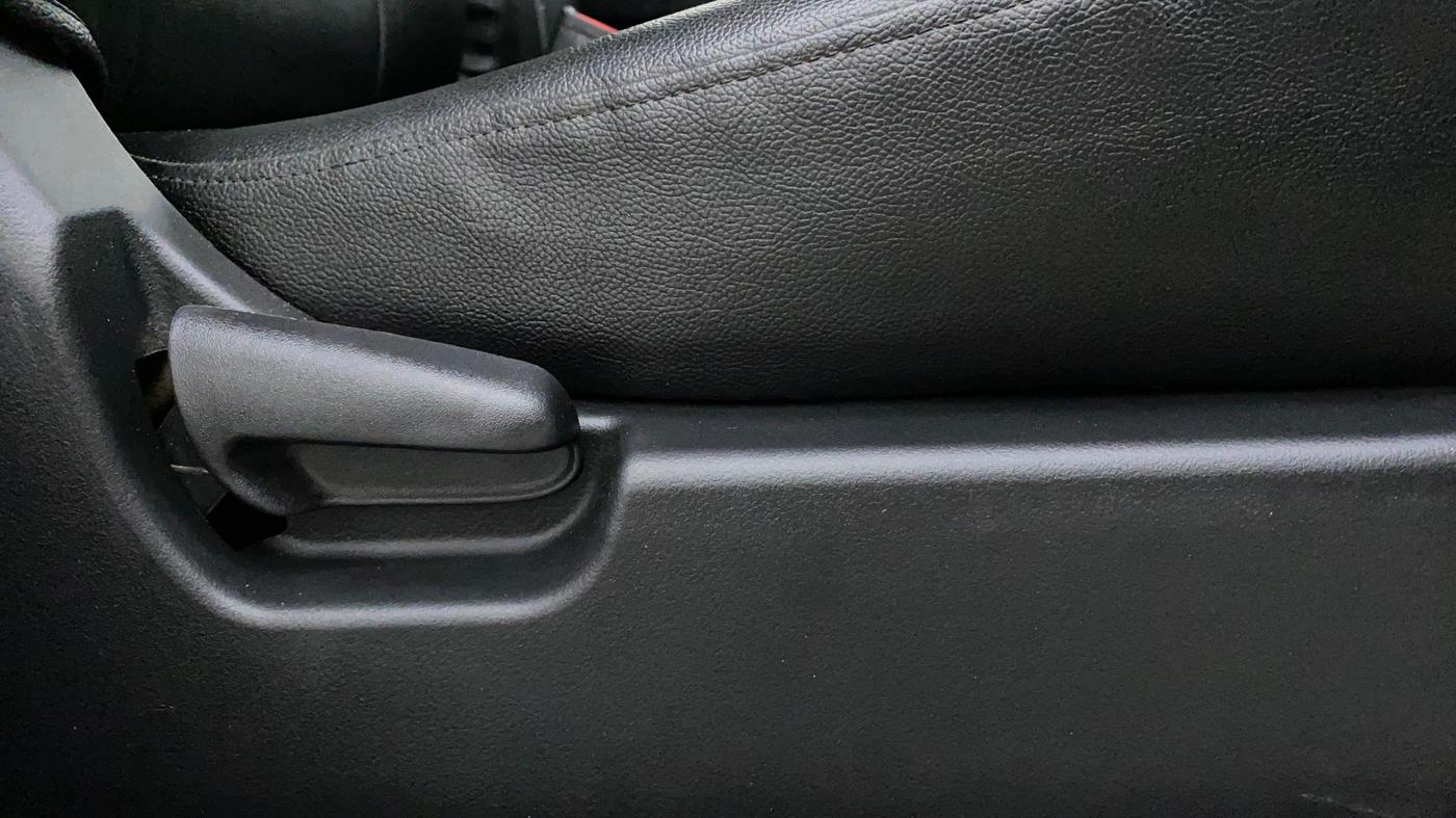 2013 Maruti Wagon R 1.0 VXI, Petrol, Manual, 30,418 km, Driver Side Adjustment Panel