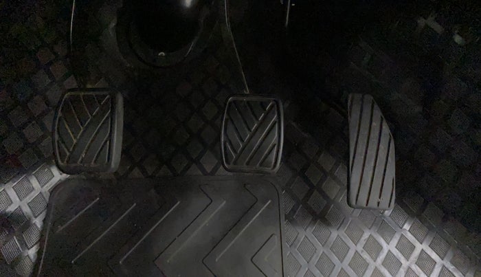 2013 Maruti Wagon R 1.0 VXI, Petrol, Manual, 30,418 km, Pedals