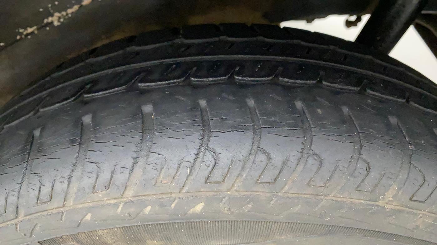 2013 Maruti Wagon R 1.0 VXI, Petrol, Manual, 30,418 km, Left Rear Tyre Tread