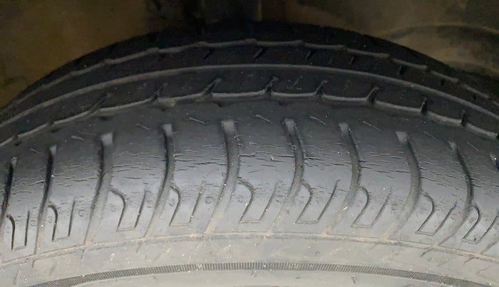 2013 Maruti Wagon R 1.0 VXI, Petrol, Manual, 30,418 km, Right Front Tyre Tread