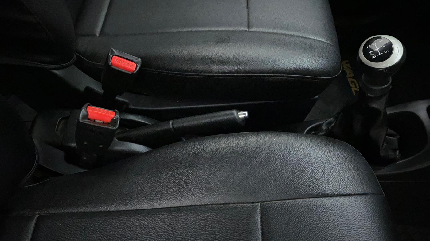 2013 Maruti Wagon R 1.0 VXI, Petrol, Manual, 30,418 km, Gear Lever