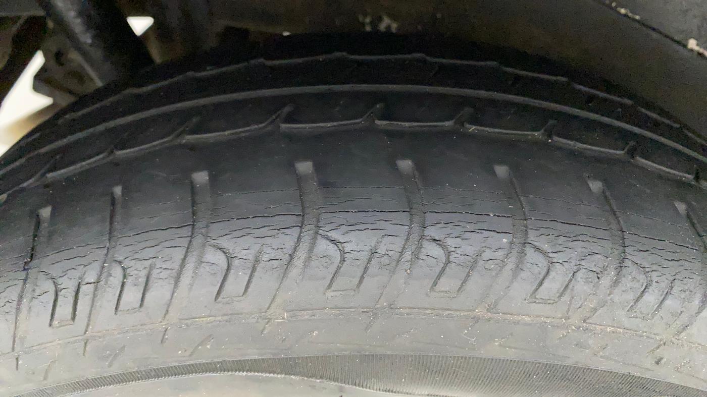 2013 Maruti Wagon R 1.0 VXI, Petrol, Manual, 30,418 km, Right Rear Tyre Tread