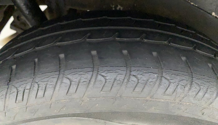 2013 Maruti Wagon R 1.0 VXI, Petrol, Manual, 30,418 km, Right Rear Tyre Tread
