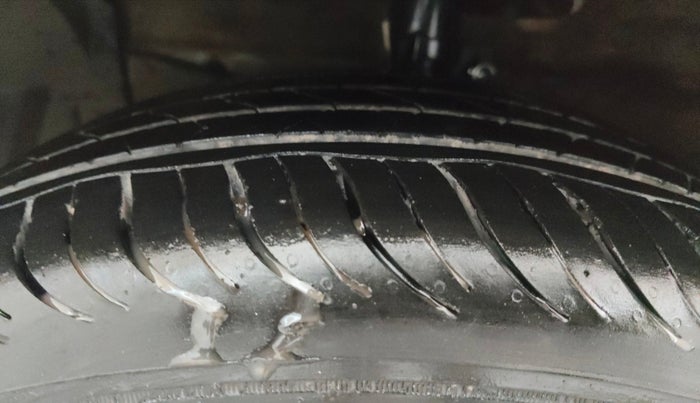 2021 Maruti Ciaz ALPHA 1.5 SHVS PETROL, Petrol, Manual, 61,614 km, Left Front Tyre Tread