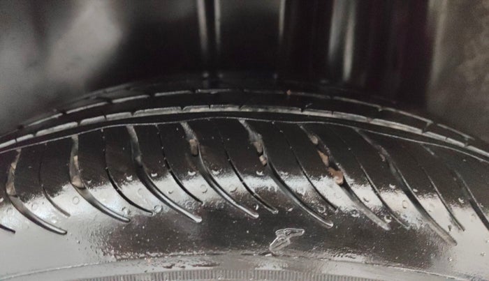 2021 Maruti Ciaz ALPHA 1.5 SHVS PETROL, Petrol, Manual, 61,614 km, Left Rear Tyre Tread