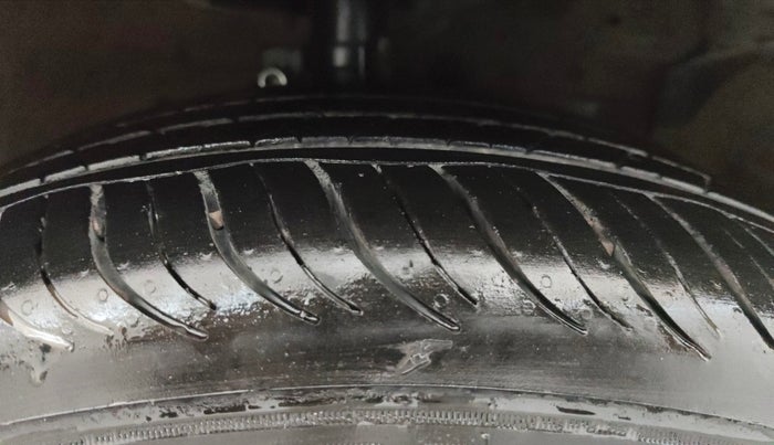 2021 Maruti Ciaz ALPHA 1.5 SHVS PETROL, Petrol, Manual, 61,614 km, Right Front Tyre Tread