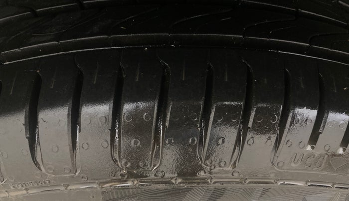 2013 Toyota Etios Liva GD, Diesel, Manual, 96,330 km, Right Rear Tyre Tread