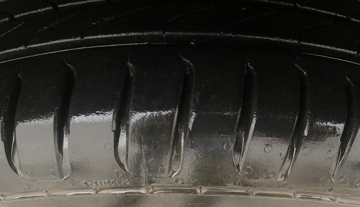 2013 Toyota Etios Liva GD, Diesel, Manual, 96,330 km, Right Front Tyre Tread