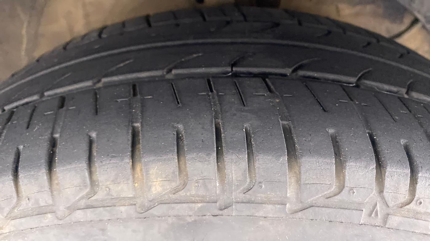 2021 Toyota Glanza V MT PETROL, Petrol, Manual, 86,012 km, Right Front Tyre Tread