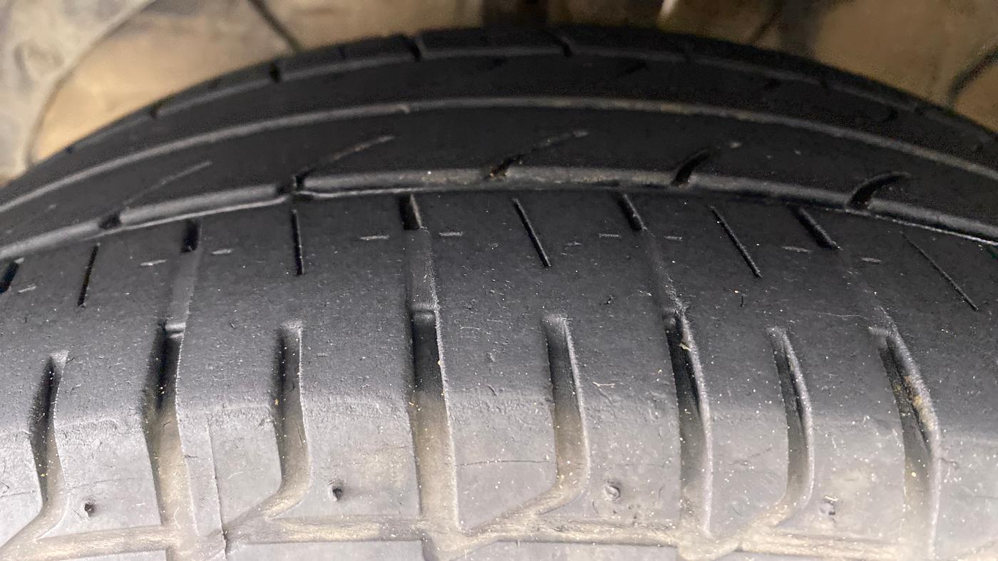 2021 Toyota Glanza V MT PETROL, Petrol, Manual, 86,012 km, Left Front Tyre Tread