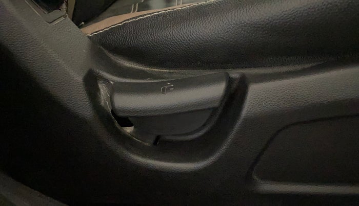 2016 Hyundai Elite i20 ERA 1.2, Petrol, Manual, 19,124 km, Driver Side Adjustment Panel