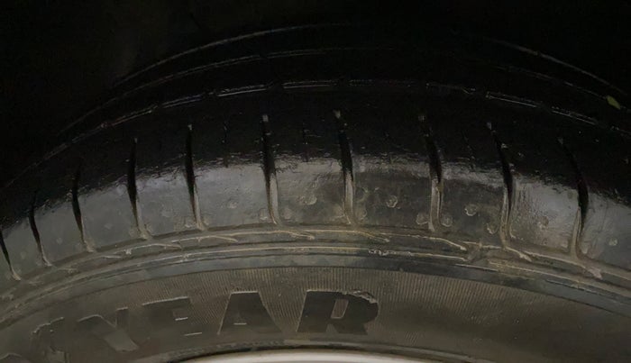 2016 Hyundai Elite i20 ERA 1.2, Petrol, Manual, 19,124 km, Left Front Tyre Tread