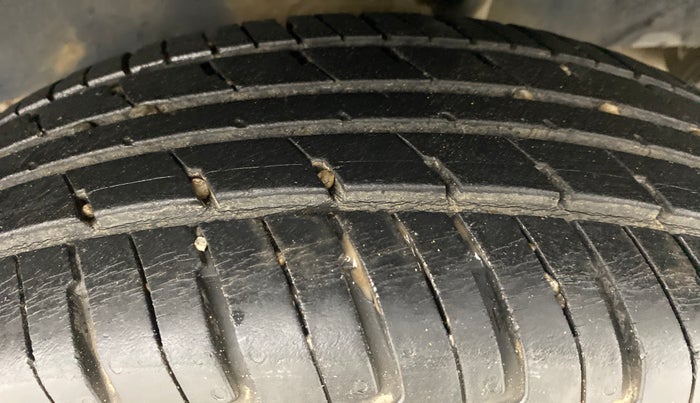 2018 Renault Kwid CLIMBER 1.0 AT, Petrol, Automatic, 27,498 km, Left Rear Tyre Tread