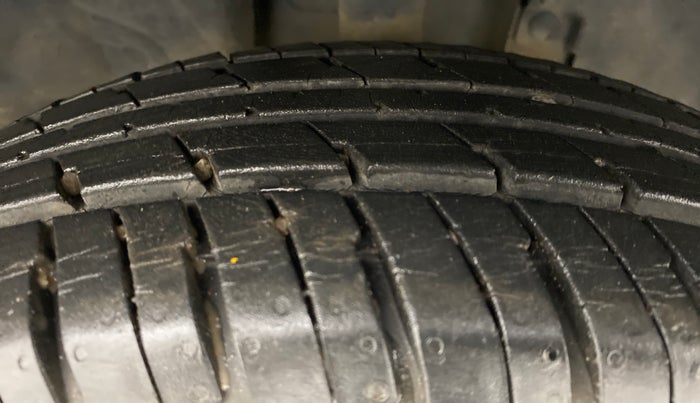 2018 Renault Kwid CLIMBER 1.0 AT, Petrol, Automatic, 27,498 km, Right Front Tyre Tread