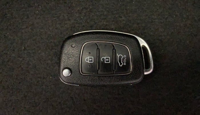 2017 Hyundai Creta E PLUS 1.6 PETROL, Petrol, Manual, 40,289 km, Key Close Up