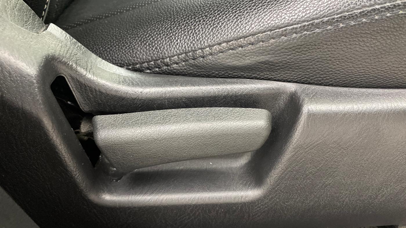 2022 Maruti Alto VXI PLUS, Petrol, Manual, 31,563 km, Driver Side Adjustment Panel