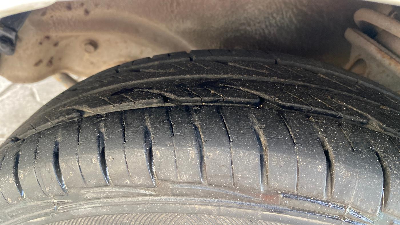 2018 Maruti Alto 800 LXI, Petrol, Manual, 21,862 km, Left Front Tyre Tread
