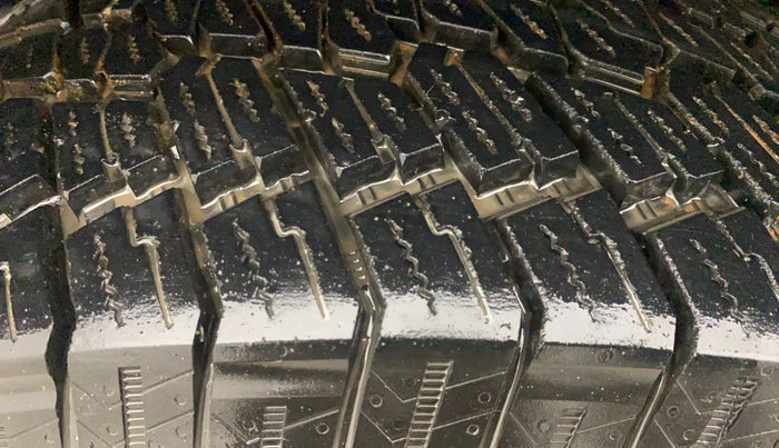 2023 Mahindra Thar LX P 2WD AT HT, Petrol, Automatic, 12,332 km, Right Rear Tyre Tread