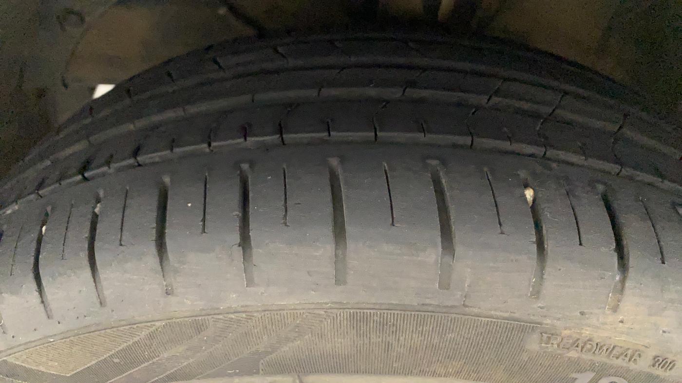 2019 Toyota Glanza V, Petrol, Manual, 22,476 km, Left Front Tyre Tread