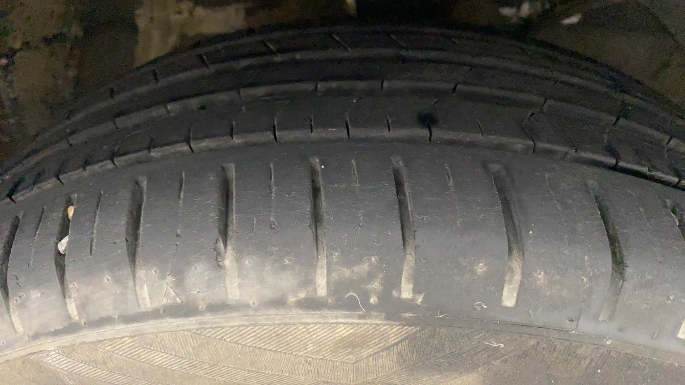 2019 Toyota Glanza V, Petrol, Manual, 22,476 km, Right Front Tyre Tread