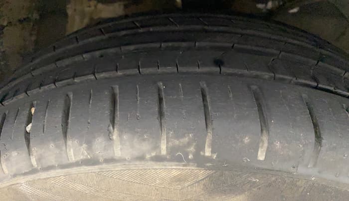 2019 Toyota Glanza V, Petrol, Manual, 22,476 km, Right Front Tyre Tread