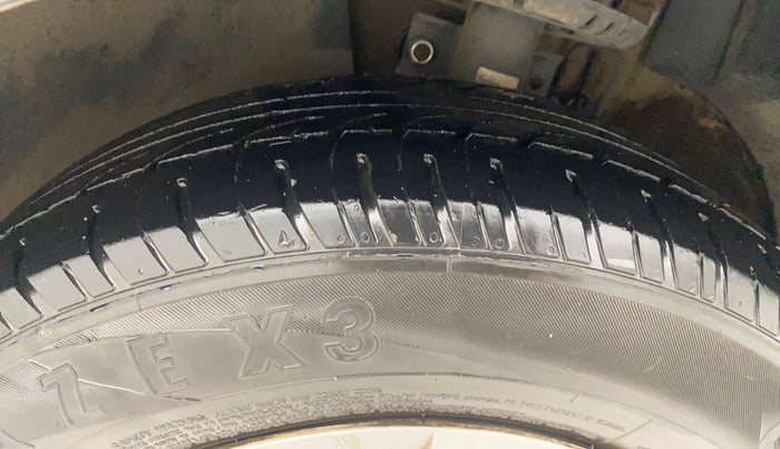 2019 Volkswagen Ameo TRENDLINE 1.5L, Diesel, Manual, 91,682 km, Left Front Tyre Tread