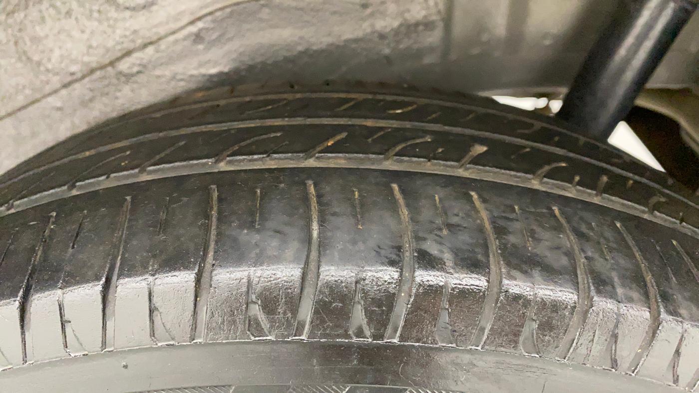 2016 Maruti Wagon R 1.0 VXI AMT, Petrol, Automatic, 41,097 km, Left Rear Tyre Tread