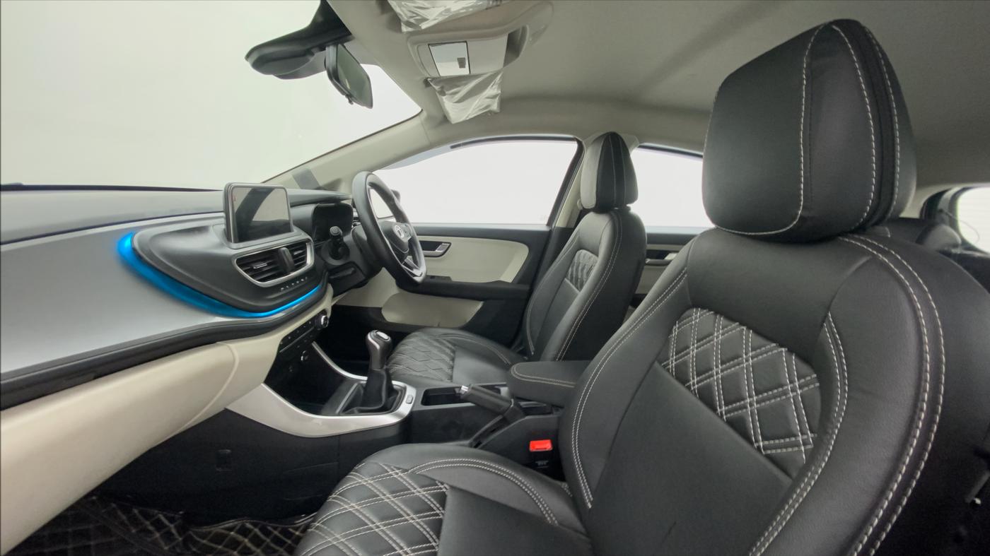 2021 Tata ALTROZ XZ 1.2, Petrol, Manual, 22,330 km, Right Side Front Door Cabin