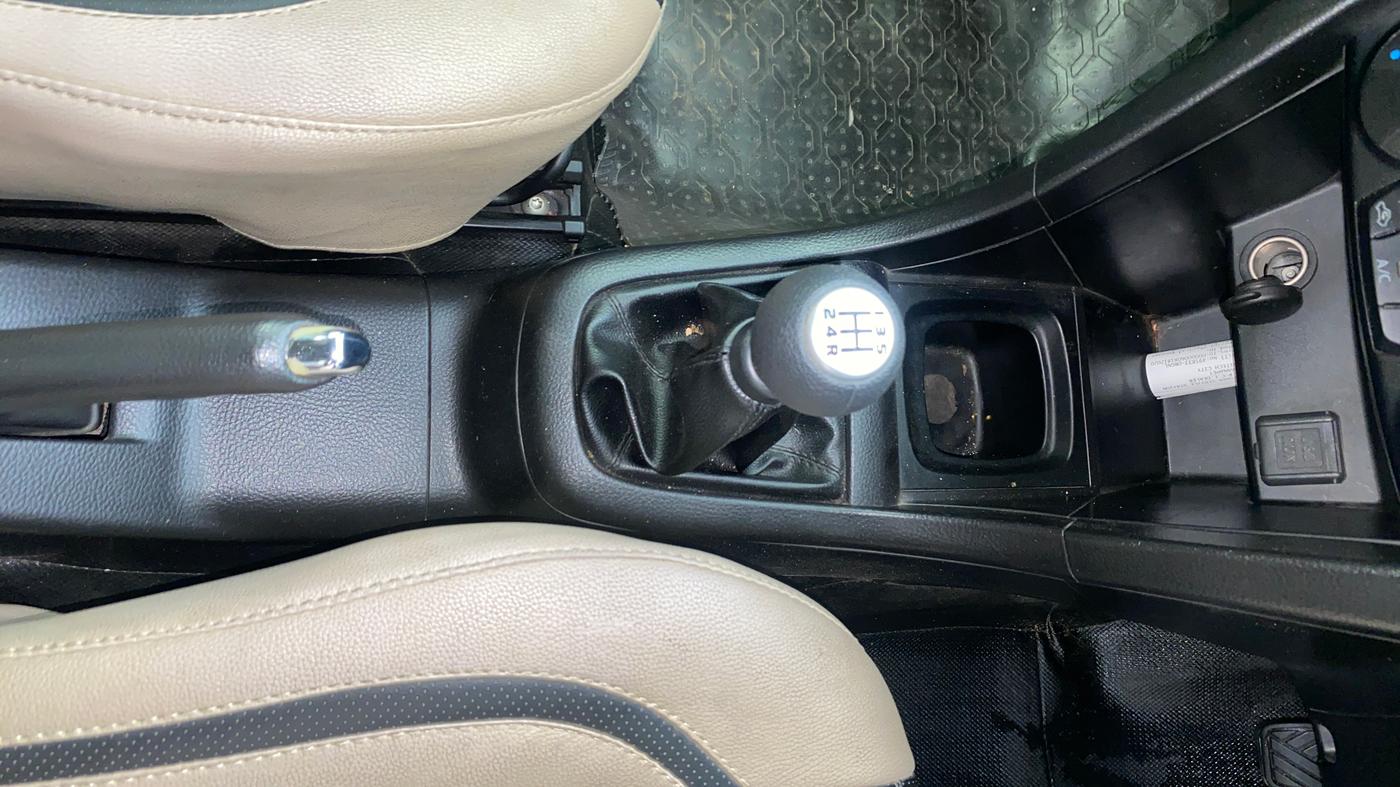2015 Maruti Swift VXI, Petrol, Manual, 85,193 km, Gear Lever