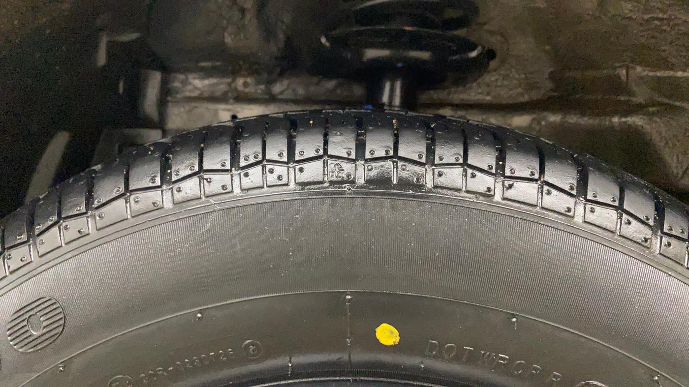 2015 Maruti Swift VXI, Petrol, Manual, 85,193 km, Left Front Tyre Tread
