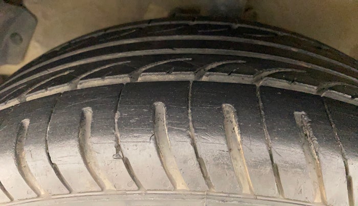 2010 Hyundai i20 MAGNA (O) 1.2, Petrol, Manual, 73,362 km, Left Front Tyre Tread