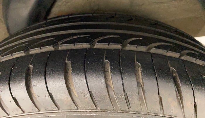 2010 Hyundai i20 MAGNA (O) 1.2, Petrol, Manual, 73,362 km, Left Rear Tyre Tread
