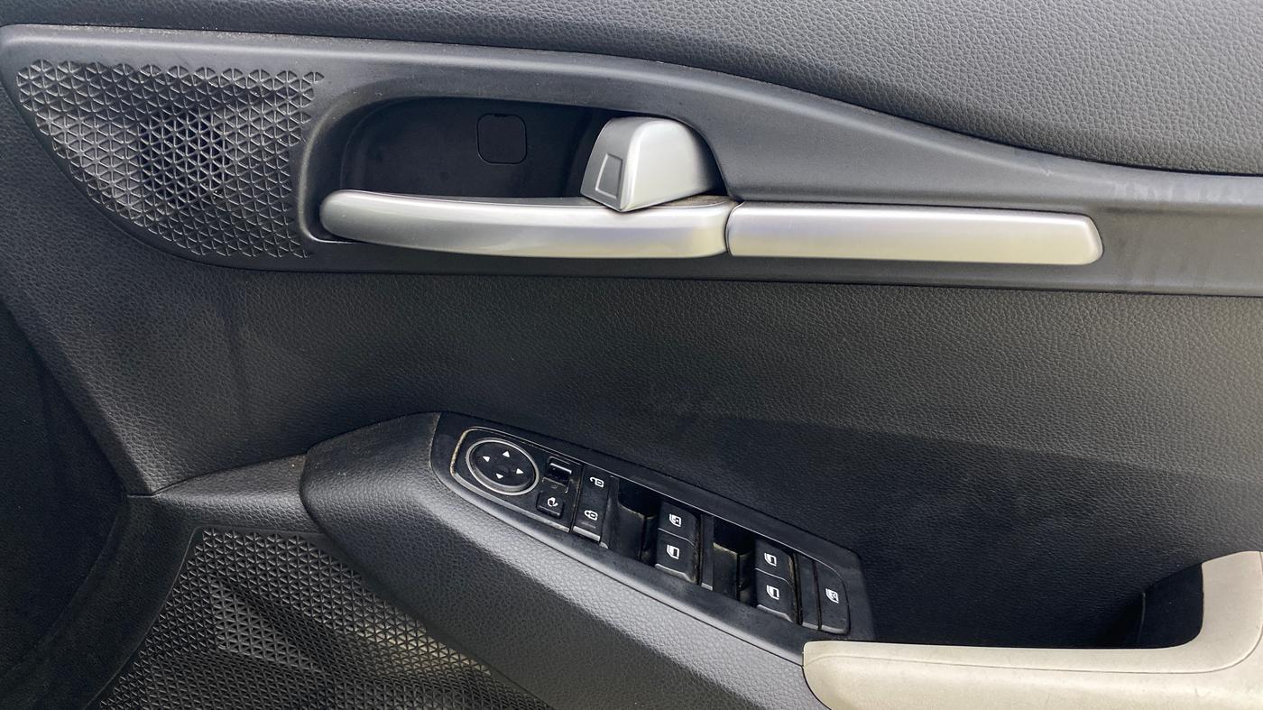 2022 KIA SELTOS HTK PLUS 1.5 IMT, Petrol, Manual, 39,391 km, Driver Side Door Panels Control