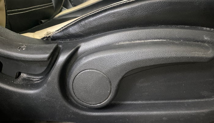 2018 Hyundai Elite i20 ASTA 1.2, Petrol, Manual, 65,884 km, Driver Side Adjustment Panel