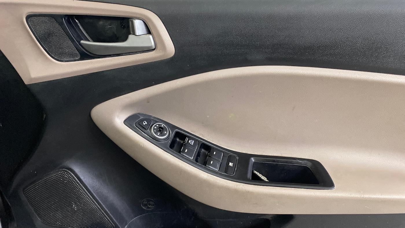 2018 Hyundai Elite i20 ASTA 1.2, Petrol, Manual, 65,114 km, Driver Side Door Panels Control