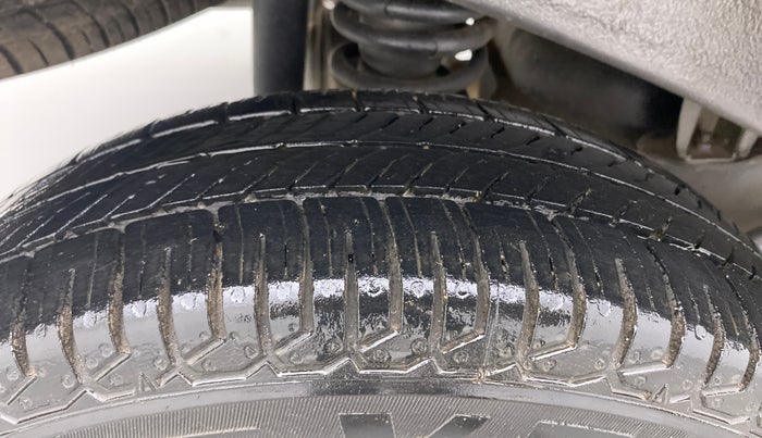 2016 Maruti Eeco 5 STR WITH A/C+HTR, Petrol, Manual, 84,542 km, Right Rear Tyre Tread