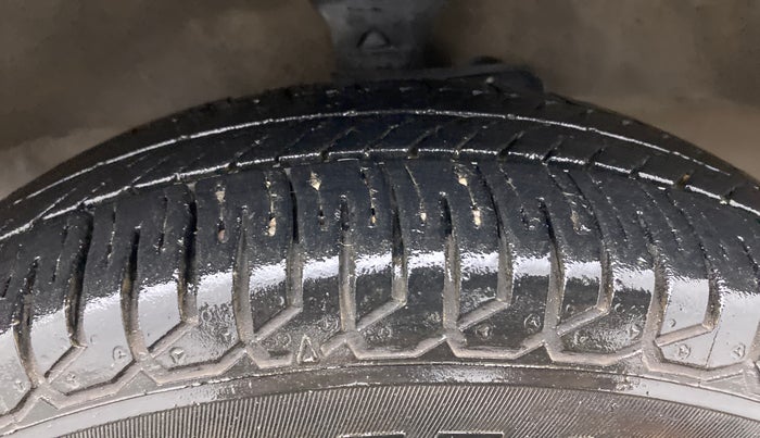 2016 Maruti Eeco 5 STR WITH A/C+HTR, Petrol, Manual, 84,542 km, Right Front Tyre Tread