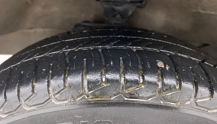 2016 Maruti Eeco 5 STR WITH A/C+HTR, Petrol, Manual, 84,542 km, Left Front Tyre Tread