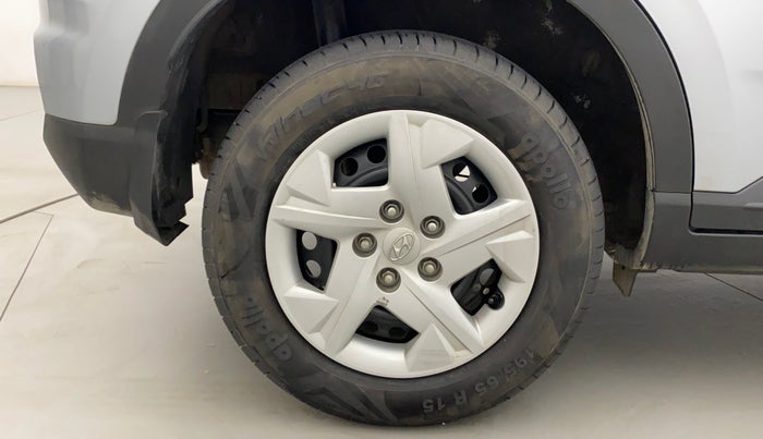 2020 Hyundai VENUE S 1.2, Petrol, Manual, 20,004 km, Right Rear Wheel