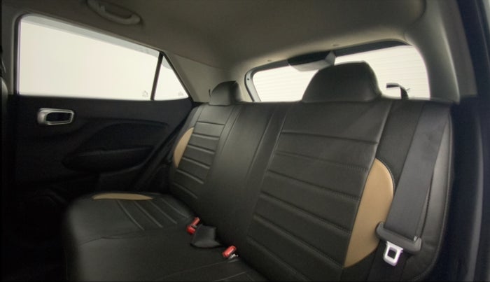 2020 Hyundai VENUE S 1.2, Petrol, Manual, 20,004 km, Right Side Rear Door Cabin