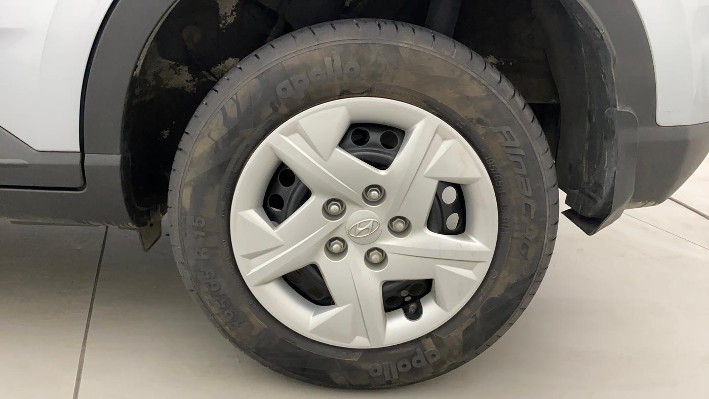 2020 Hyundai VENUE S 1.2, Petrol, Manual, 20,004 km, Left Rear Wheel
