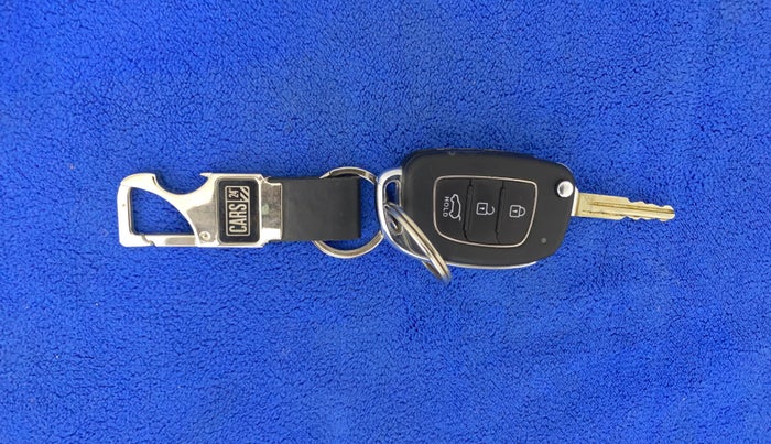 2020 Hyundai VENUE S 1.2, Petrol, Manual, 20,004 km, Key Close Up