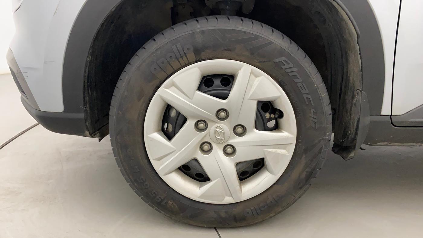 2020 Hyundai VENUE S 1.2, Petrol, Manual, 20,004 km, Left Front Wheel