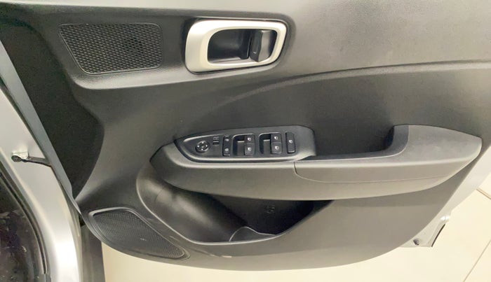 2020 Hyundai VENUE S 1.2, Petrol, Manual, 20,004 km, Driver Side Door Panels Control