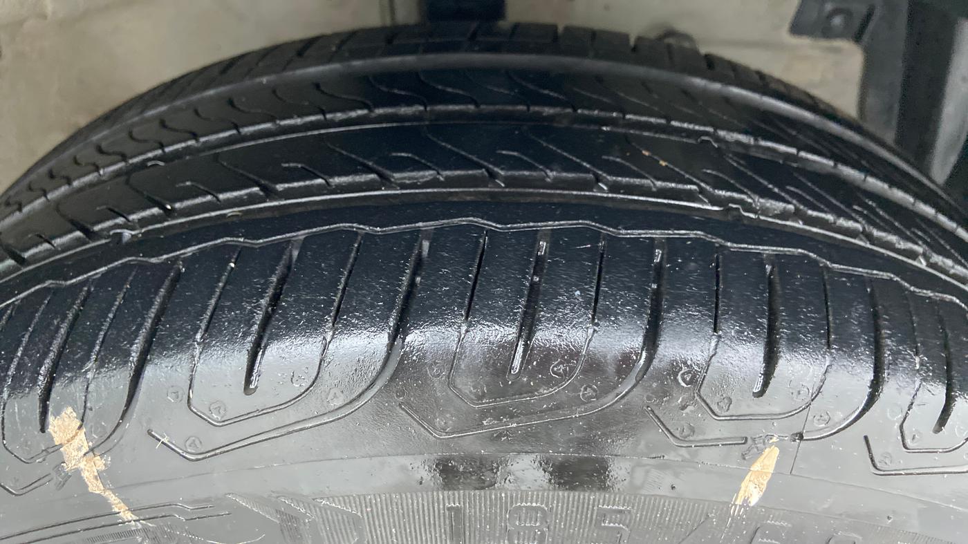 2012 Maruti Swift Dzire VDI BS IV, Diesel, Manual, 1,15,978 km, Right Front Tyre Tread