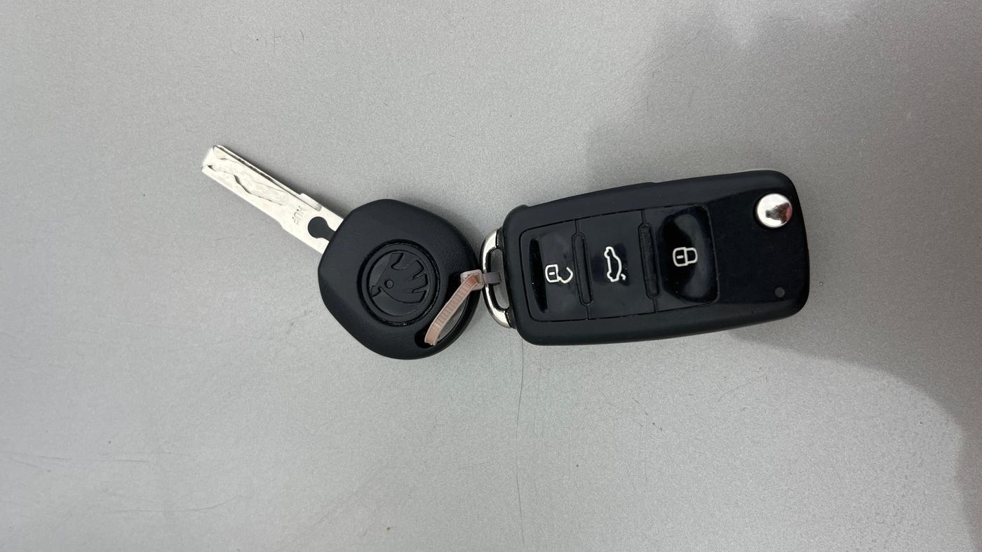 2017 Skoda Rapid AMBITION 1.6 MPI AT, Petrol, Automatic, 66,472 km, Key Close Up