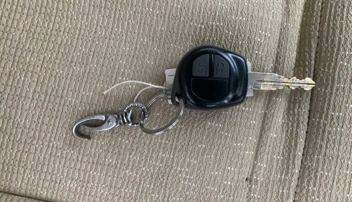 2016 Maruti Swift Dzire VDI (O), Diesel, Manual, 75,640 km, Key Close Up